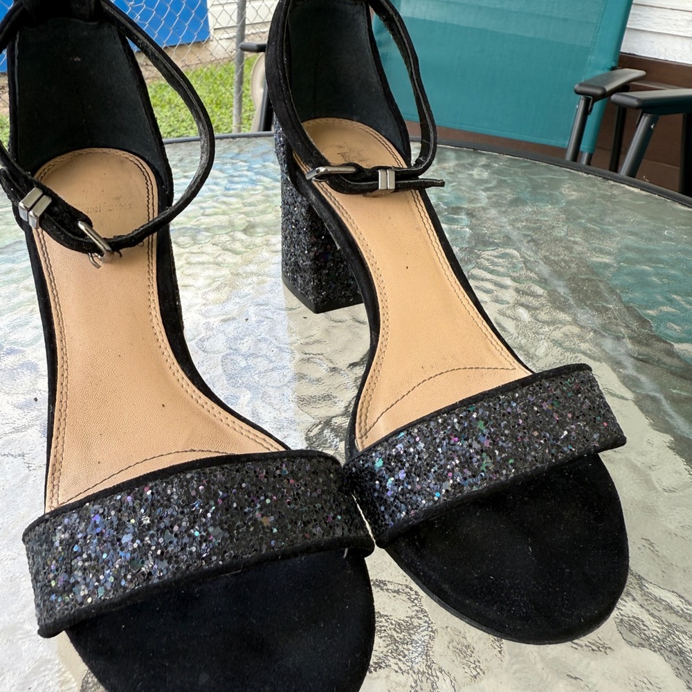 Gianni Bini Black Heels Elegant Design